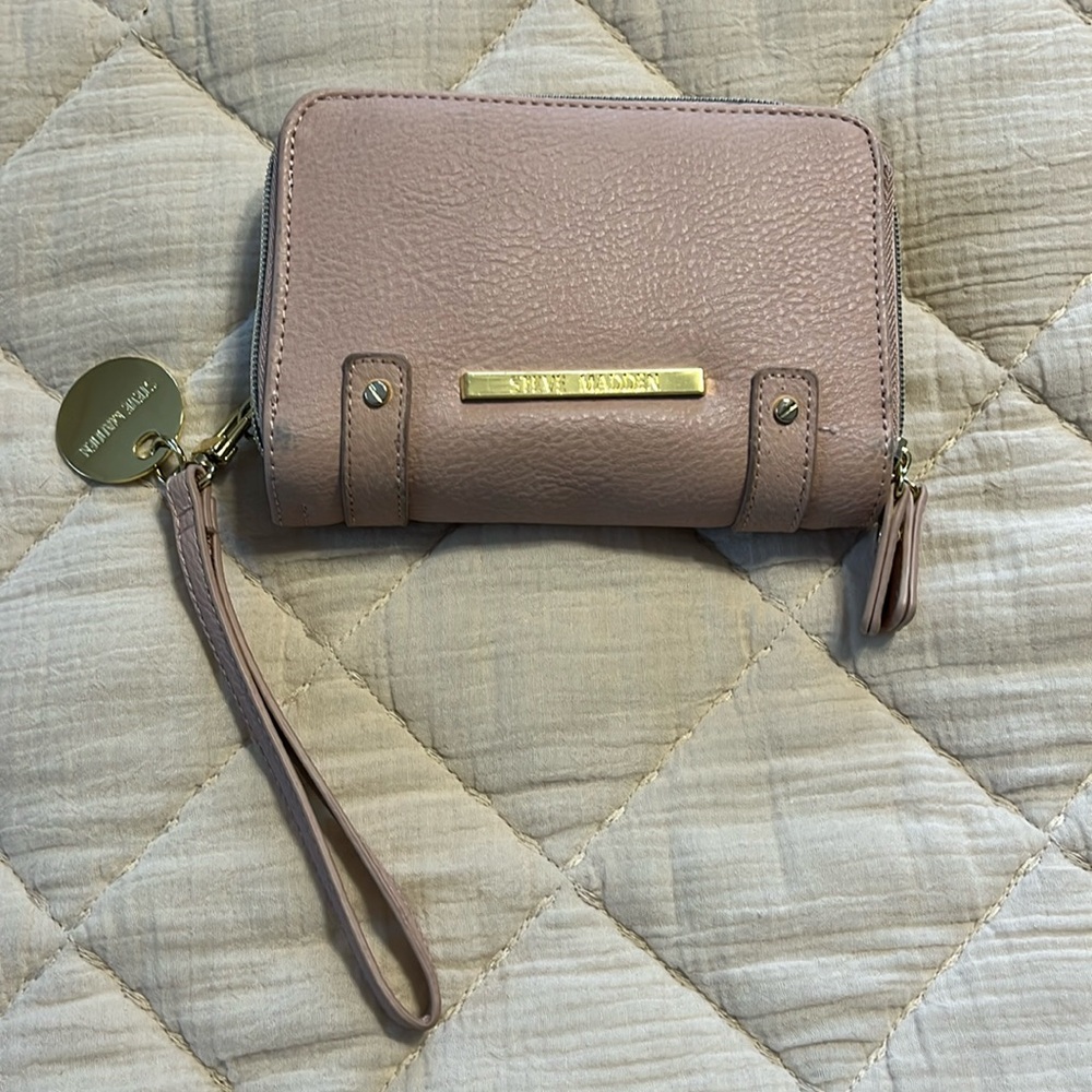 Steve Madden wristlet